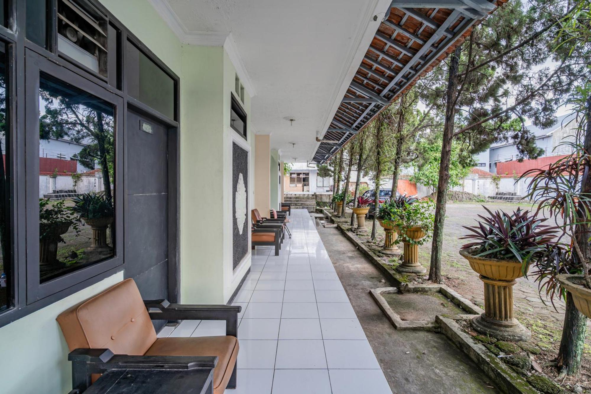 Collection O Tasikmalaya Near Stadium Wiradadaha Formerly Hotel Abadi المظهر الخارجي الصورة