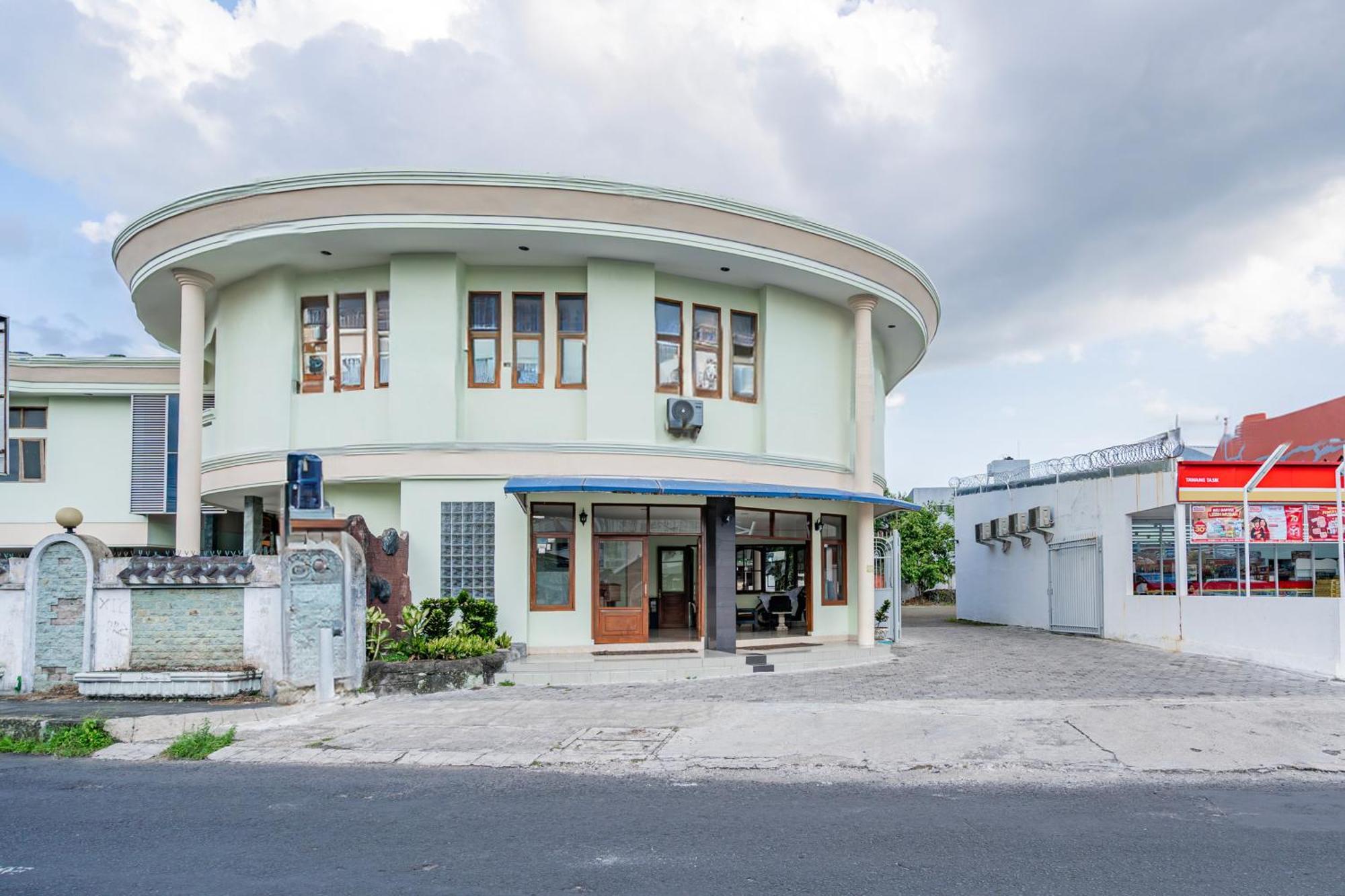 Collection O Tasikmalaya Near Stadium Wiradadaha Formerly Hotel Abadi المظهر الخارجي الصورة