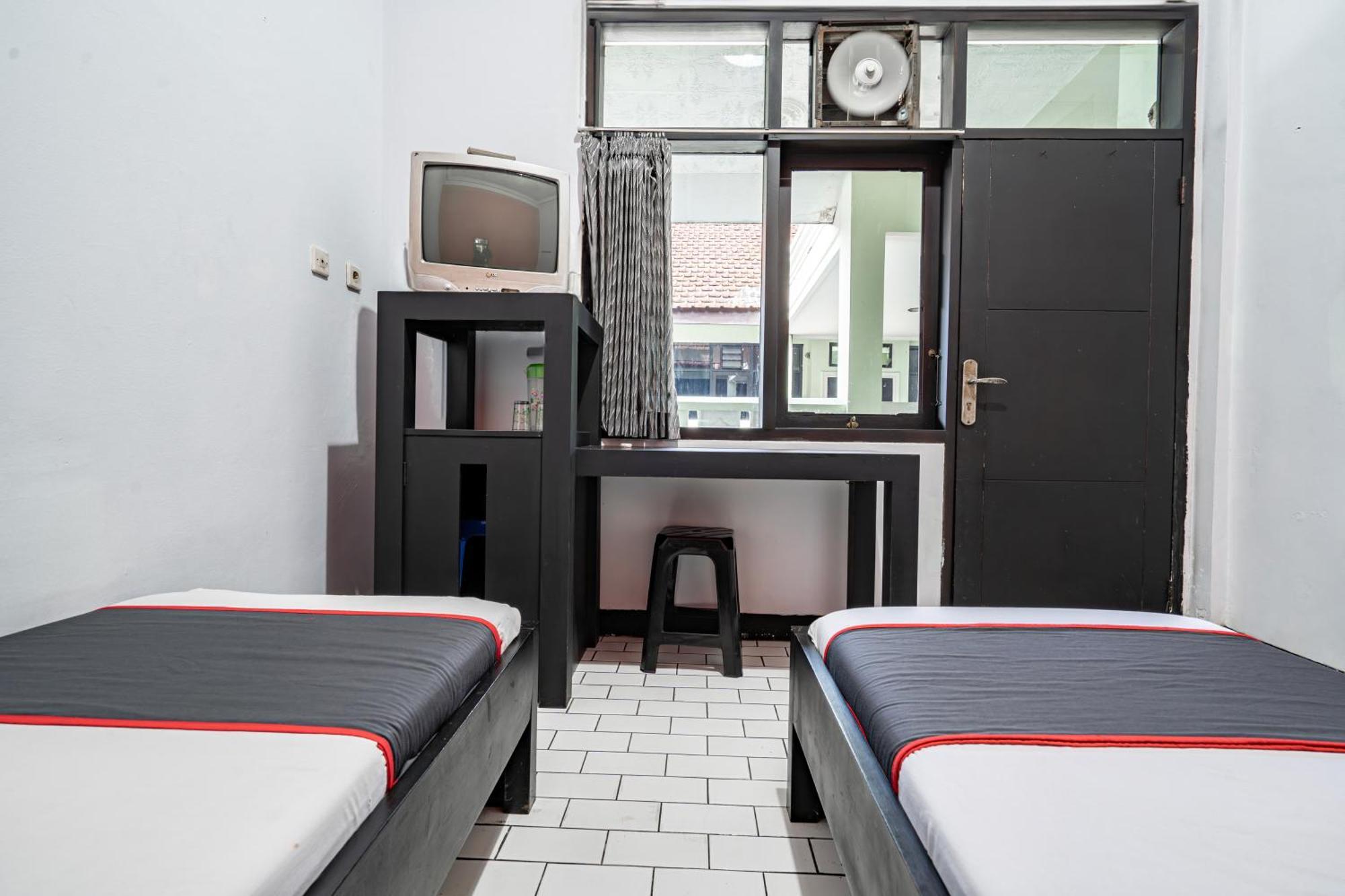 Collection O Tasikmalaya Near Stadium Wiradadaha Formerly Hotel Abadi المظهر الخارجي الصورة
