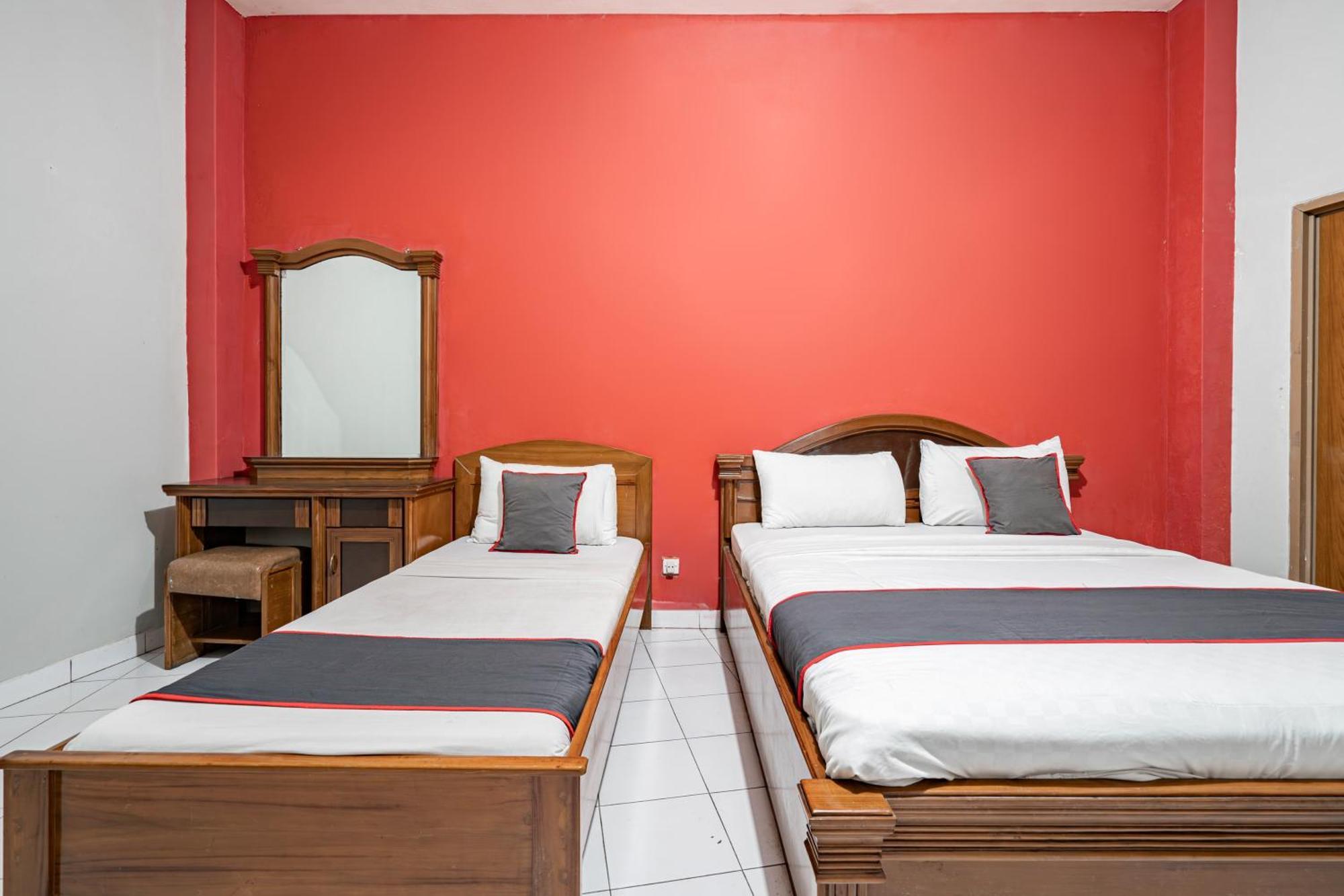 Collection O Tasikmalaya Near Stadium Wiradadaha Formerly Hotel Abadi المظهر الخارجي الصورة